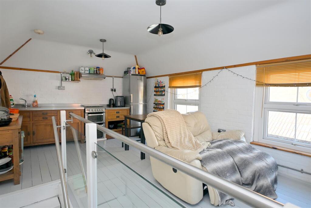 Willowfield Road, Eastbourne photo 5