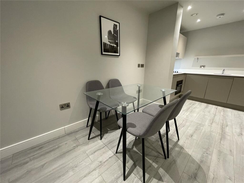 Apartment in Slough - View 5
