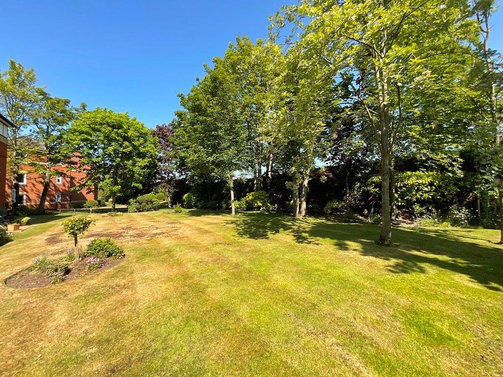 Chase Close, Birkdale, Southport, PR8 2DX - View 2
