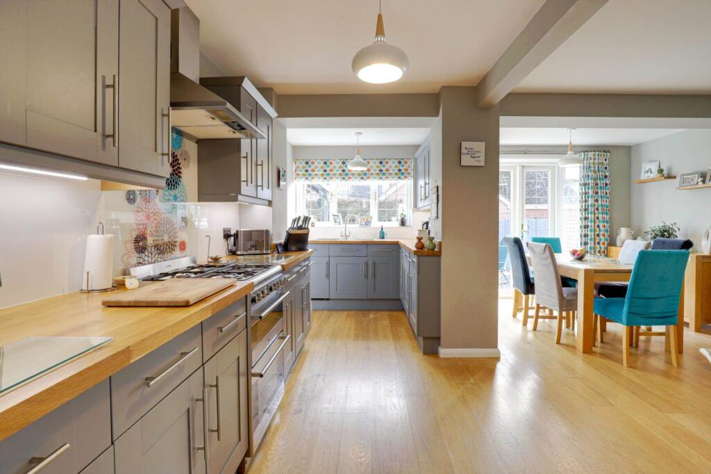 Bensgrove Close, Woodcote, South Oxfordshire - View 2