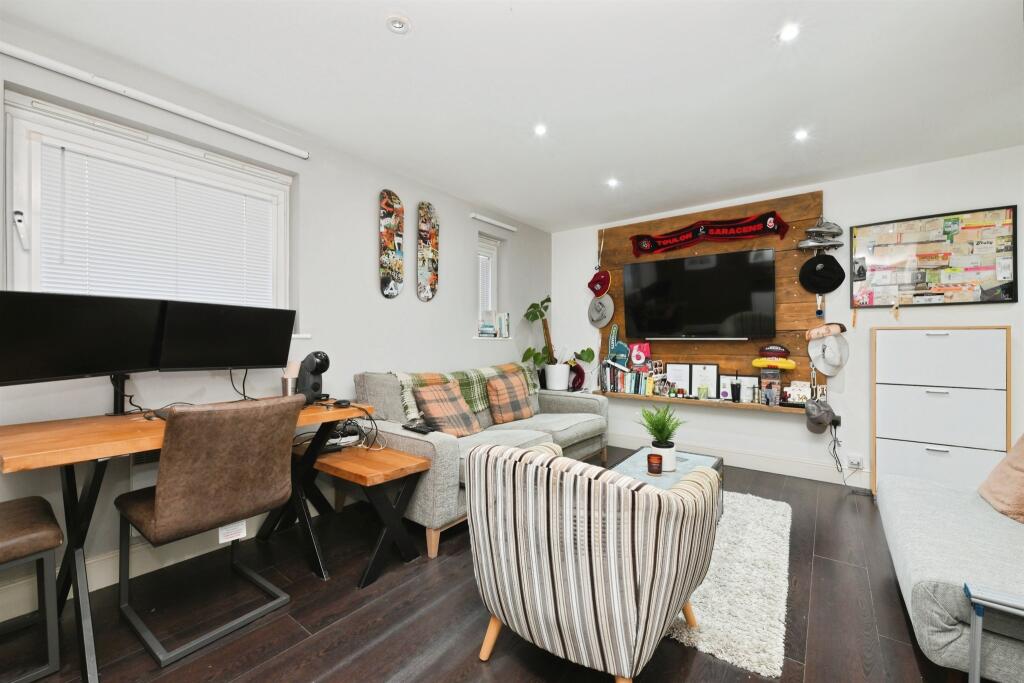 Vine Court, Ware - View 2