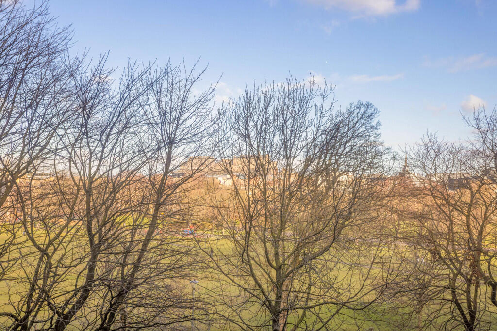 Apartment in Edinburgh, Marchmont - View 2