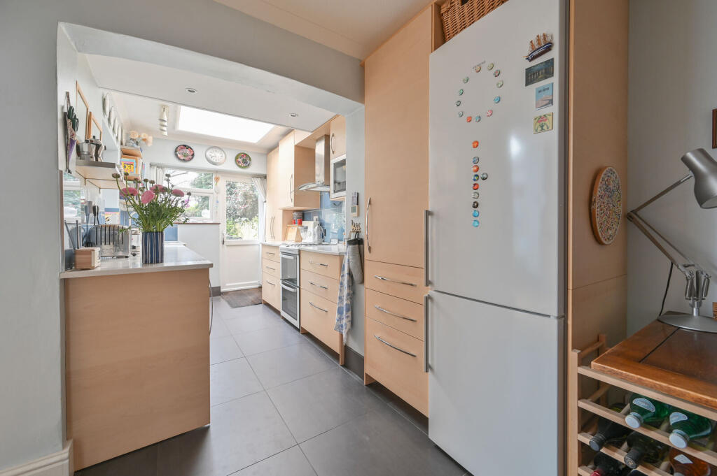 Hagden Lane, Watford, WD18 photo 4
