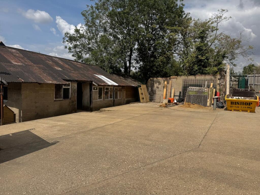 Main image of property: Rear of 112 Piccotts End, Hemel Hempstead, HP1 3AU