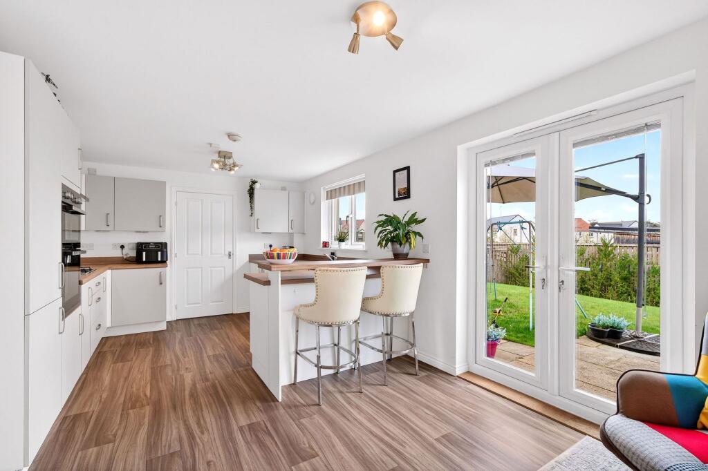 House in East Calder, Calderwood - View 3