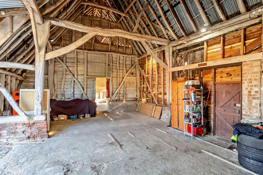 House and Grade II Barn, Caxton End, Bourn photo 3