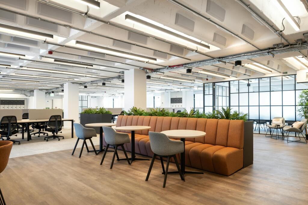 5th Floor Fitted