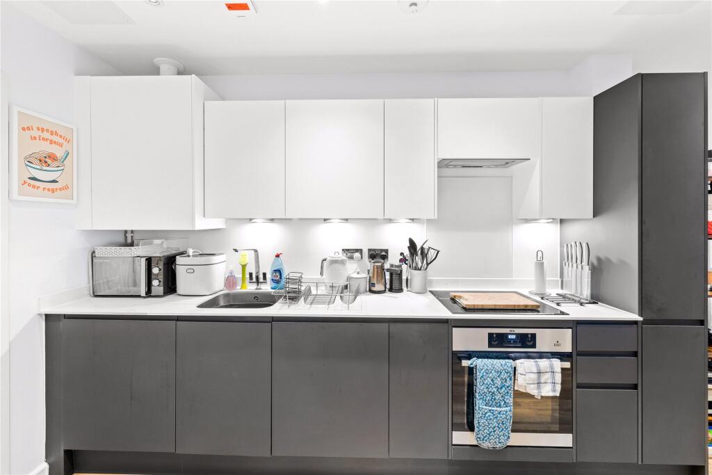 Chertsey Road, Woking, Surrey, GU21 - View 2