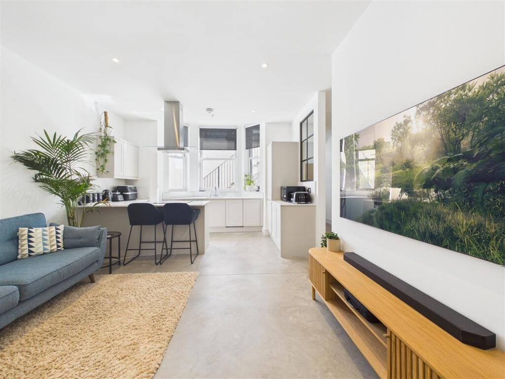 Apartment in London - View 5