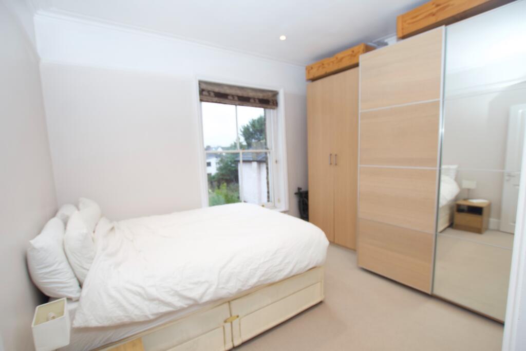 Apartment in Kingston upon Thames - View 4