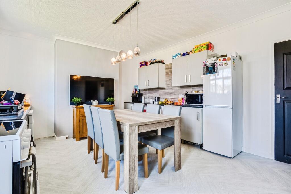 House in Wakefield - View 5