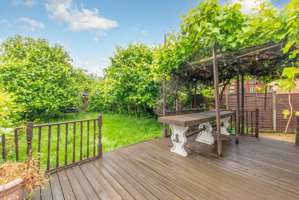 House in London, Shepherd's Bush - More