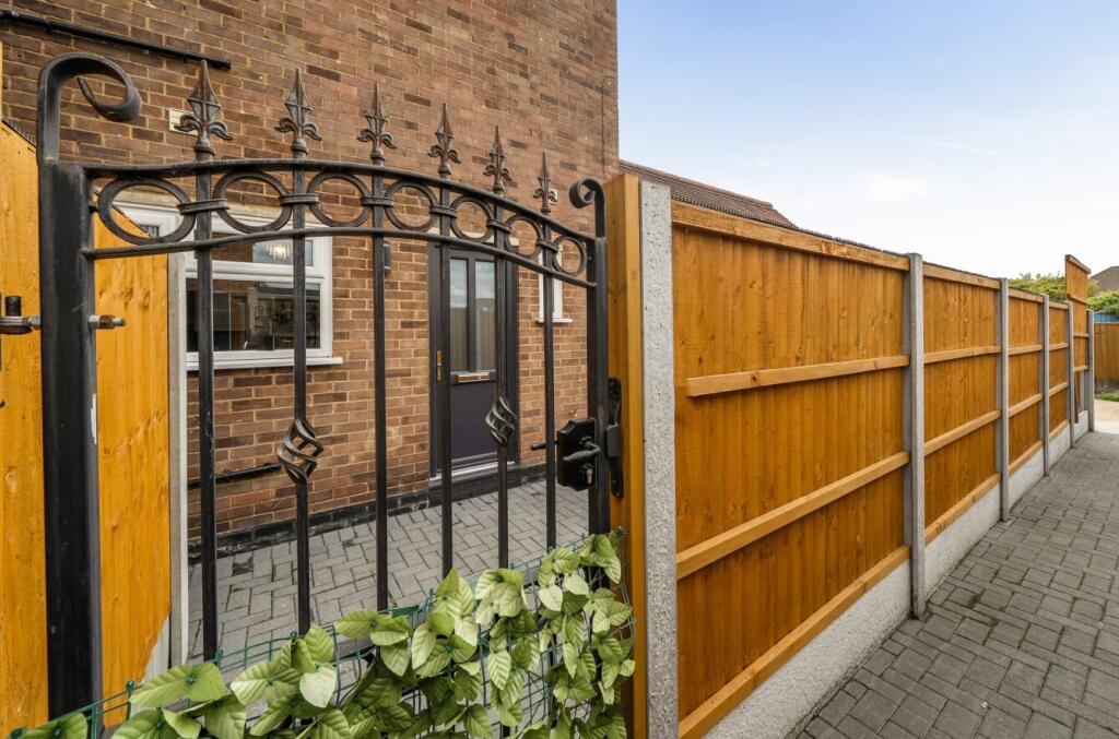 House in South Ockendon, North Stifford - View 5