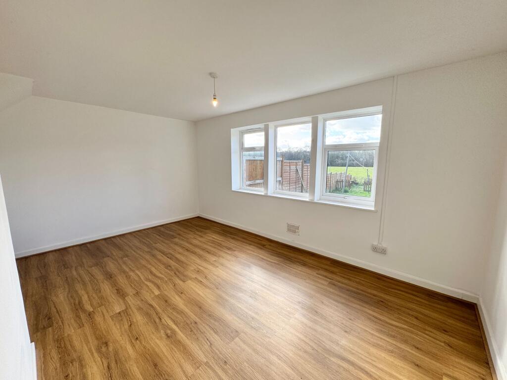 House in Gloucester - View 5