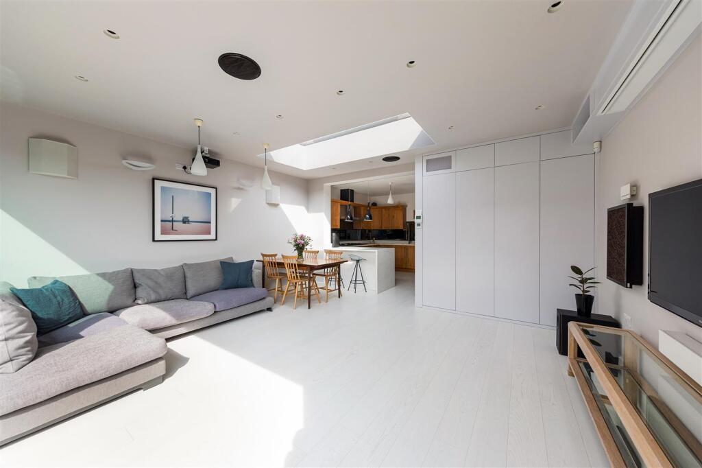 Cherrydown Avenue, Chingford - View 4