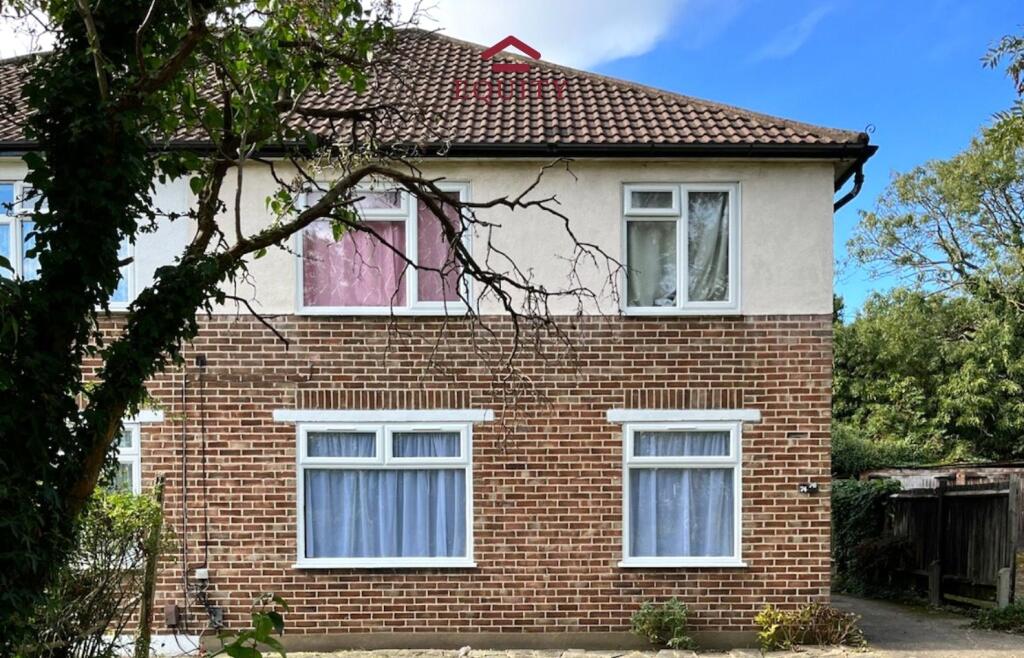 Main image of property: Lyndhurst Gardens, Enfield, EN1