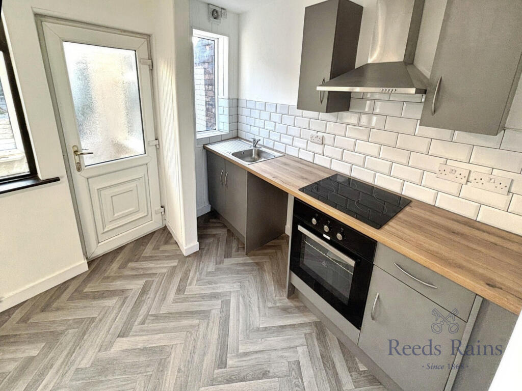 House in Stoke-on-Trent, Sneyd Green - View 3