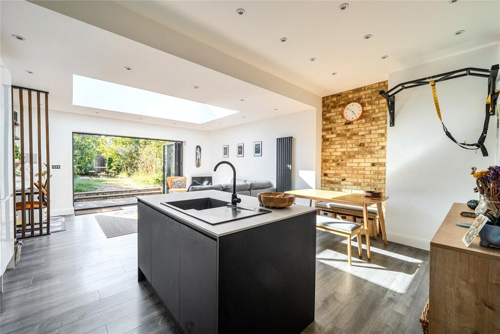 House in London, Royal Borough of Kingston upon Thames - View 5