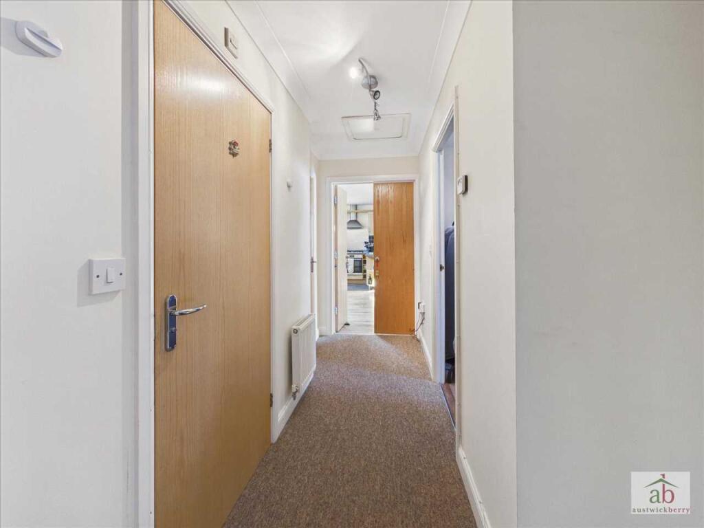 Apartment in East Suffolk, Grange Farm, Kesgrave - View 2