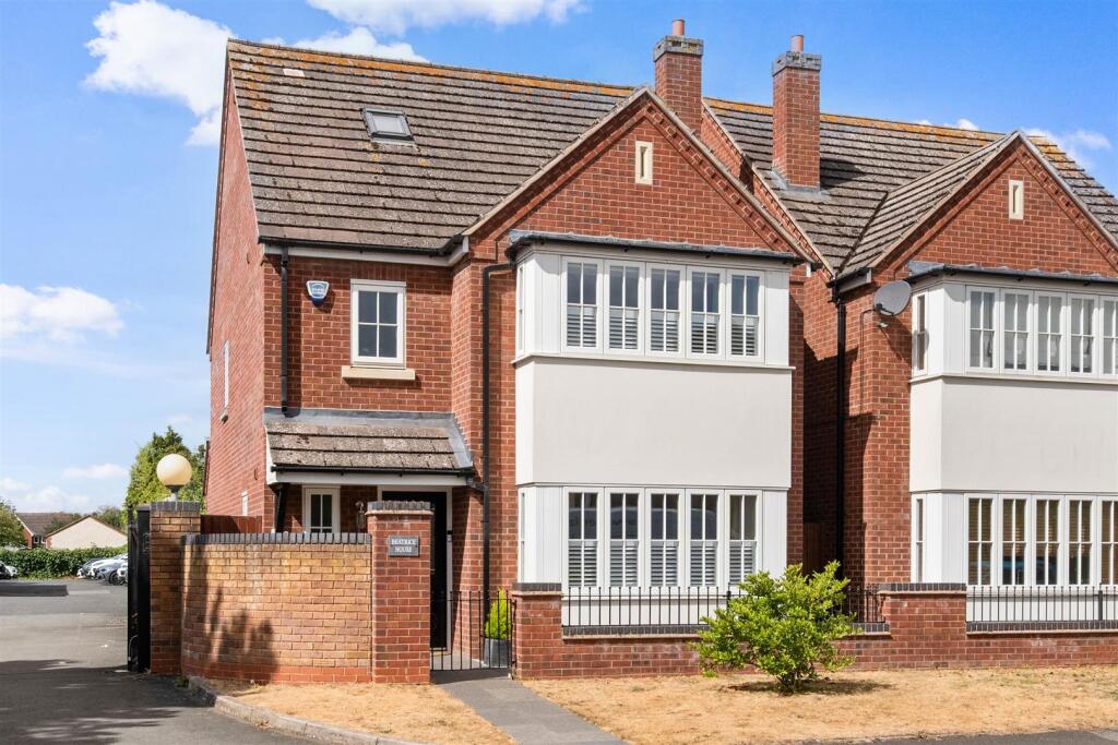 Main image of property: Aintree Road, Stratford-Upon-Avon