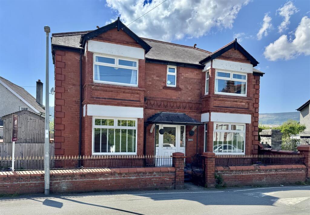 4-bed house on Station Road, Llanrwst, £325,000