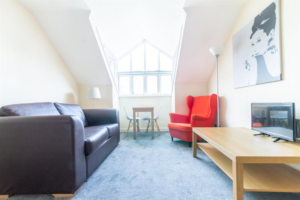 Apartment in Newcastle upon Tyne - View 4