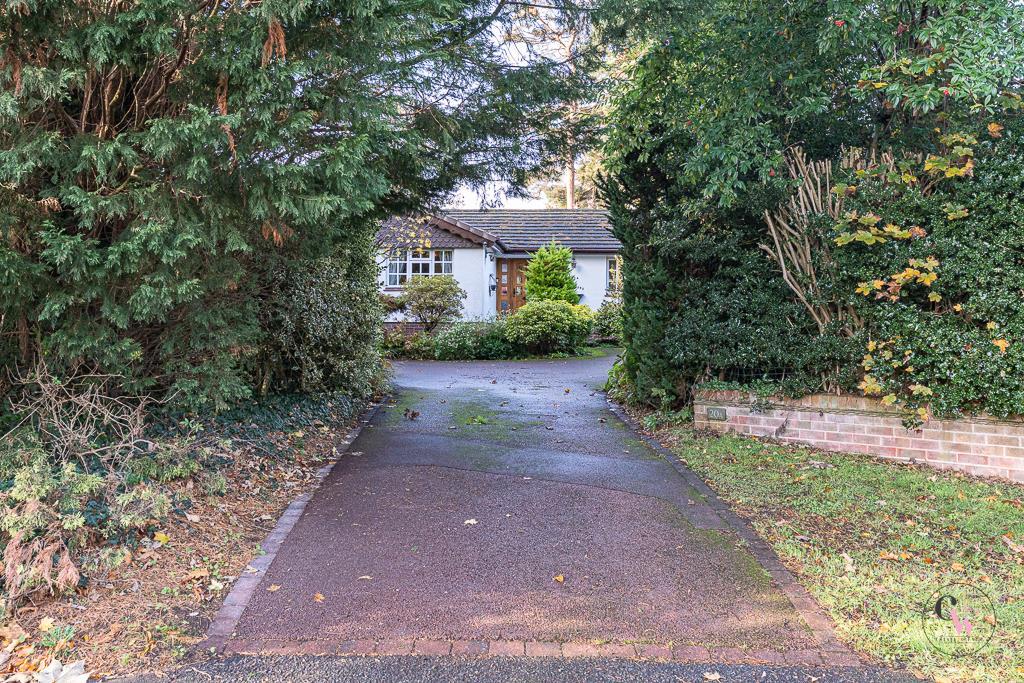 4-bed bungalow on Hadrian Way, Sandiway, Northwich, £600,000