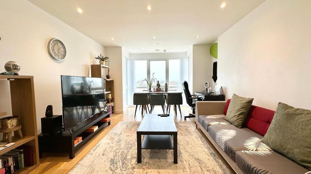 Apartment in Slough - View 2