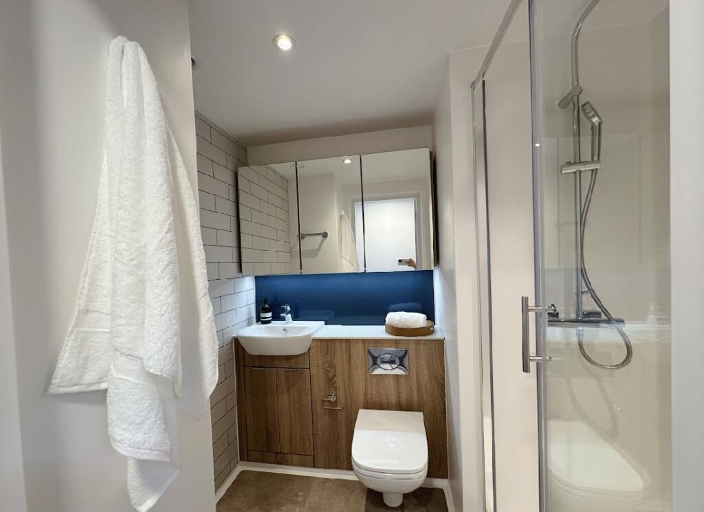 Superior Apartment, City Centre, NG1 - View 6