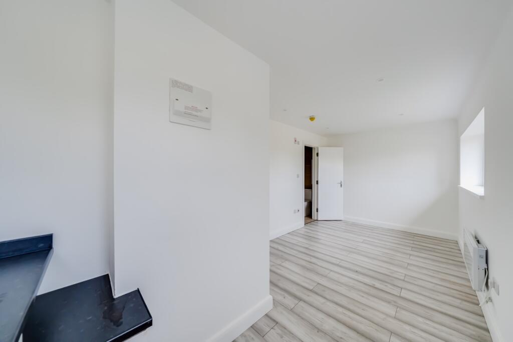 Apartment in Southall - View 2