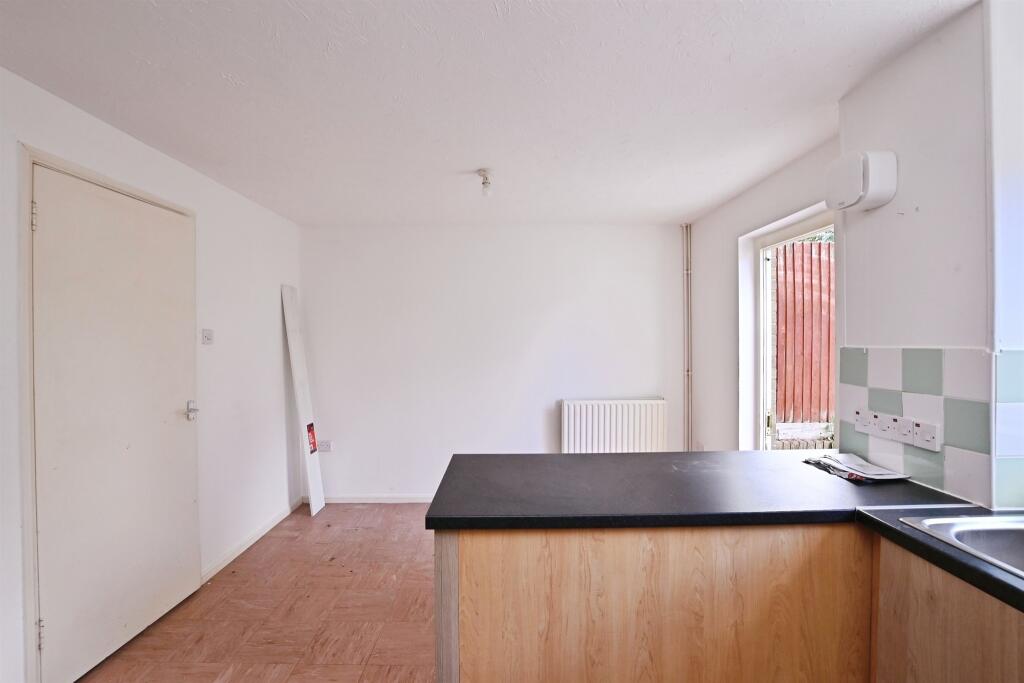 House in Clanfield - View 4