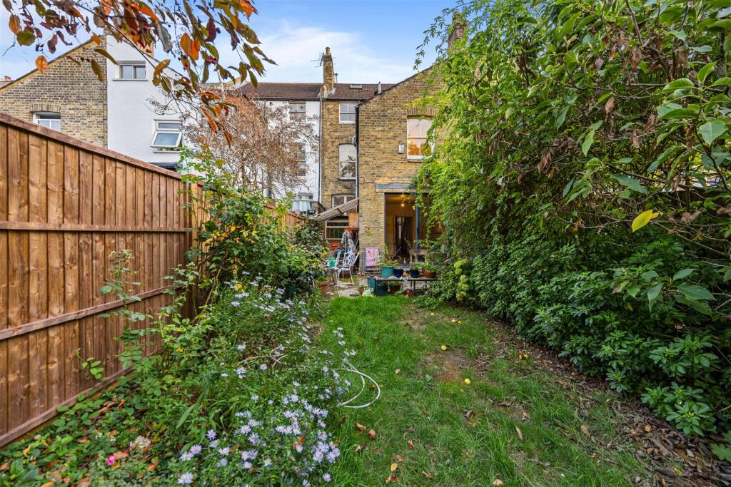 House in London - View 2