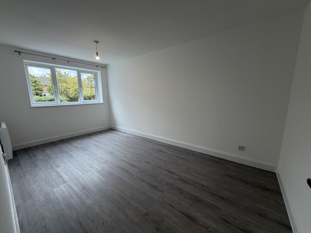 Apartment in Milton Keynes - View 4