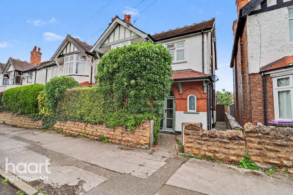 3-bed detached on Sandringham Avenue, West Bridgford, Nottingham, £500,000