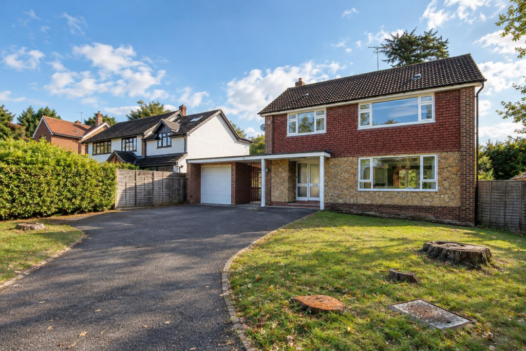 Main image of property: PARKERS HILL, ASHTEAD, KT21