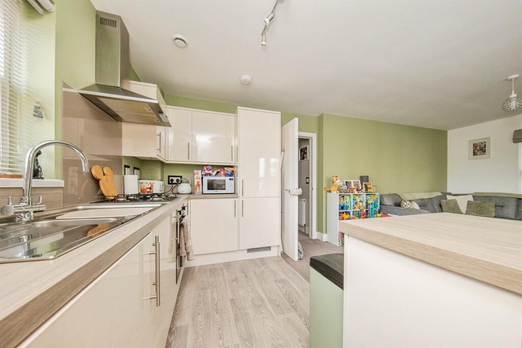 Apartment in Harwich, Upper Dovercourt - View 3