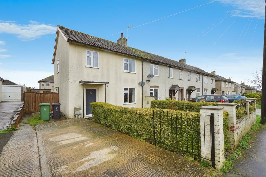 Main image of property: Queens Avenue, Highworth, Swindon