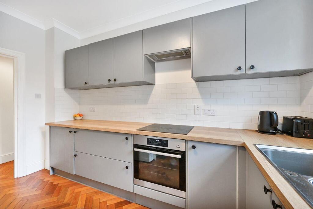 Apartment in London - View 5