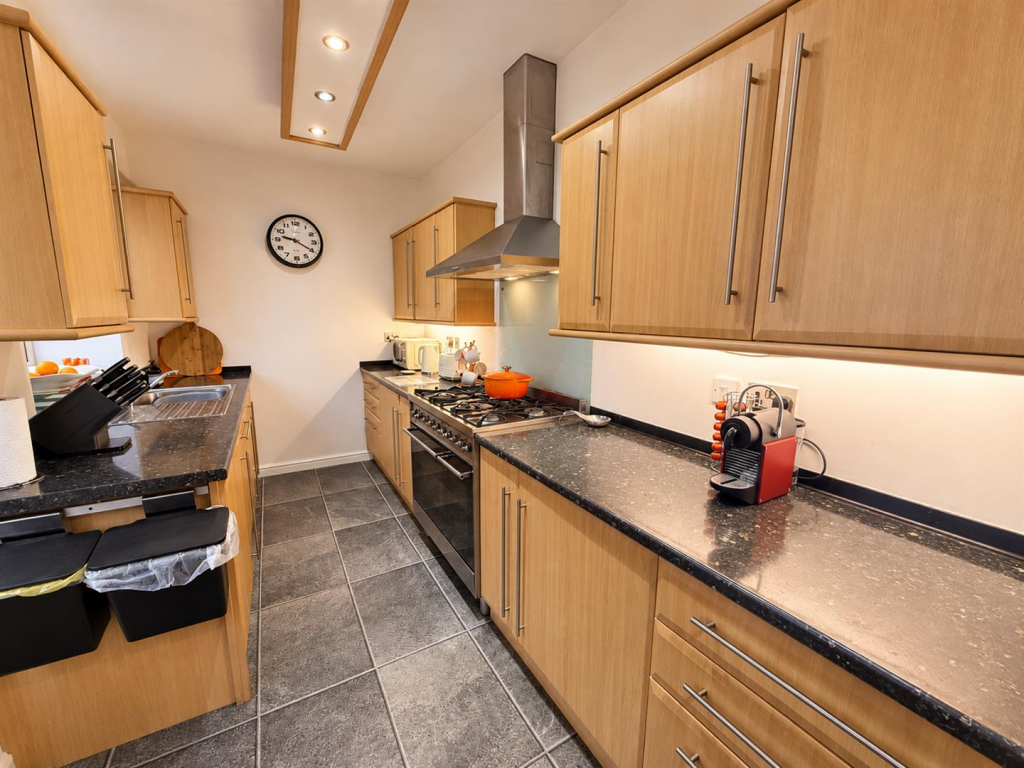 Paulden Avenue, Waterhead, Oldham photo 3