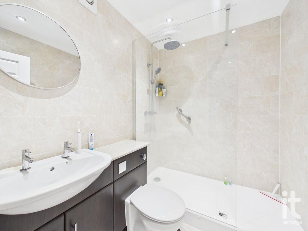 Apartment in Stockport - View 4