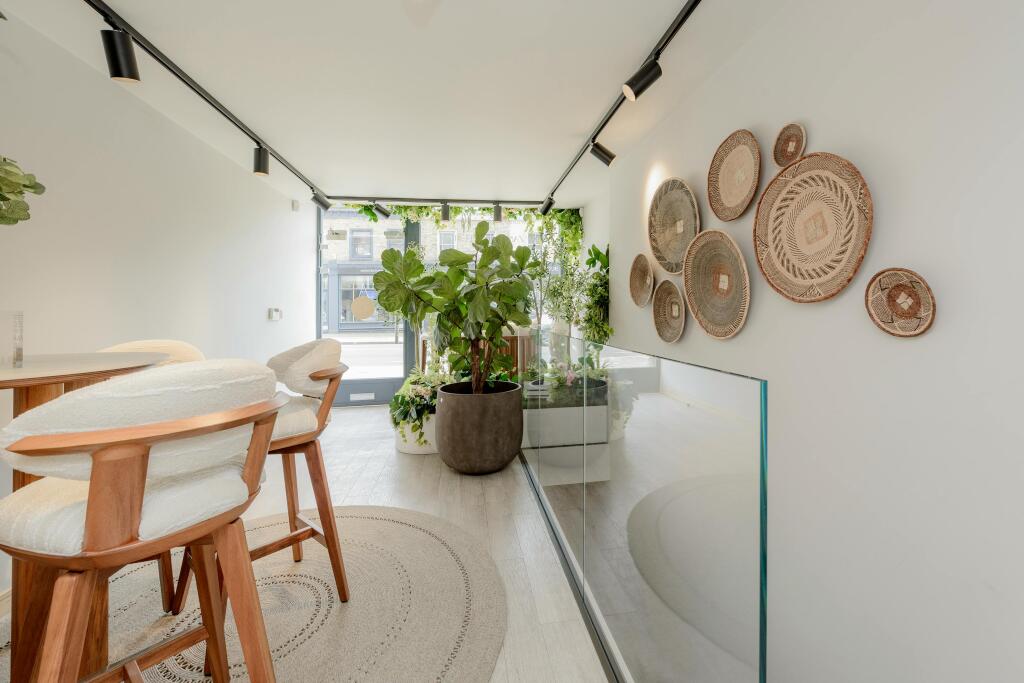 572 kings rd1719.jpg