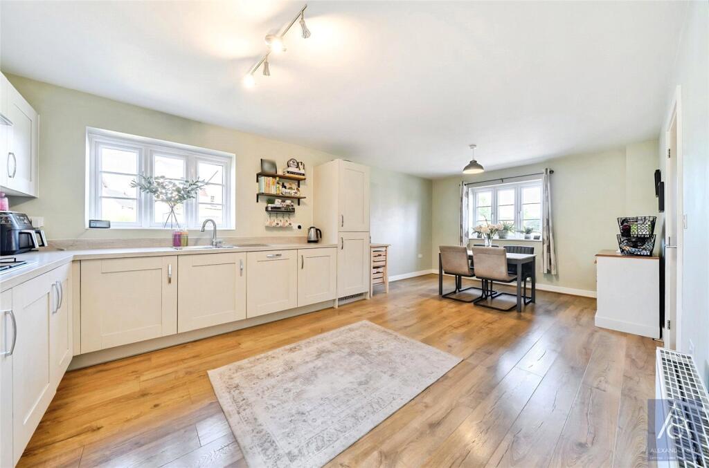 House in Brackley, West Northamptonshire - View 2