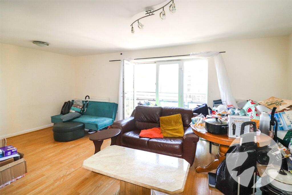 Macarthur Close, Erith, DA8 photo 3