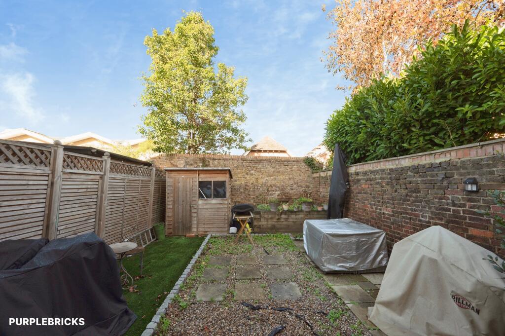 Portsmouth Road, Cobham, KT11 photo 4