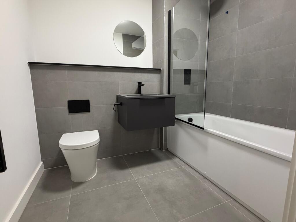 Apartment in Salford, Ordsall - More
