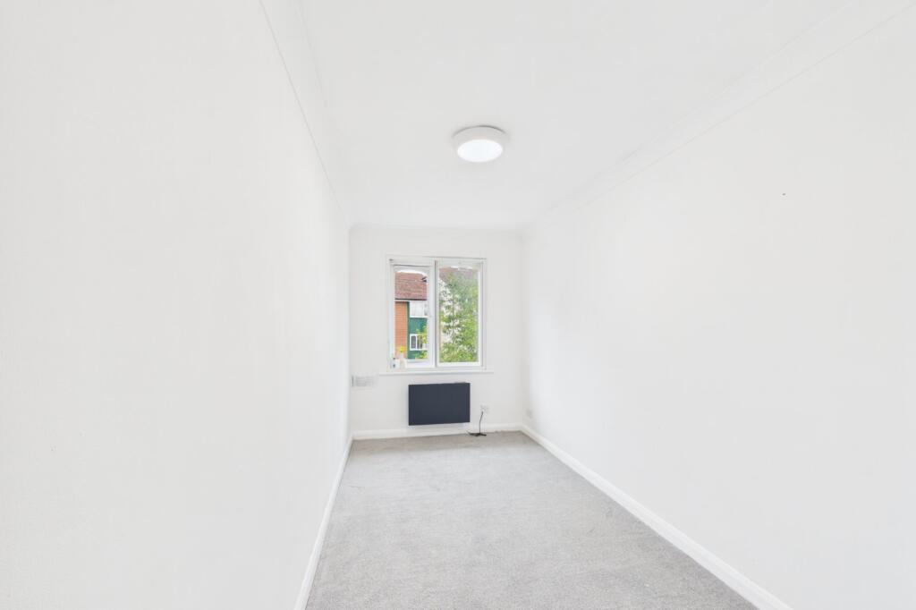 Apartment in Slough - View 5