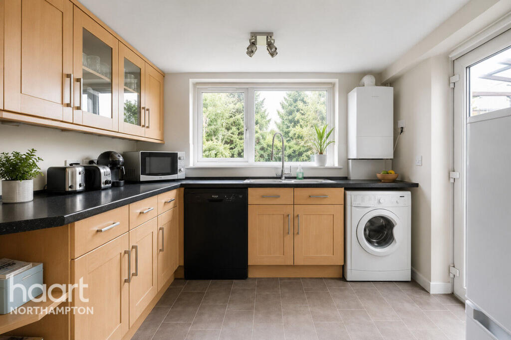 Dallington Road, Northampton - View 5