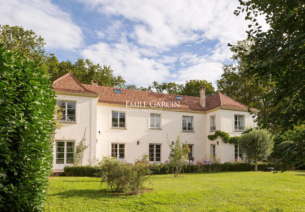 Main image of property: Paris-Isle of France, Yvelines, St-Nom-la-Bretêche