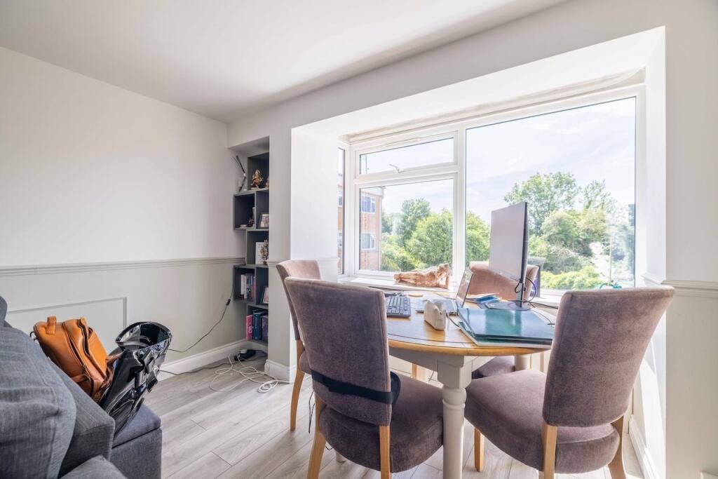 Apartment in Slough - View 4