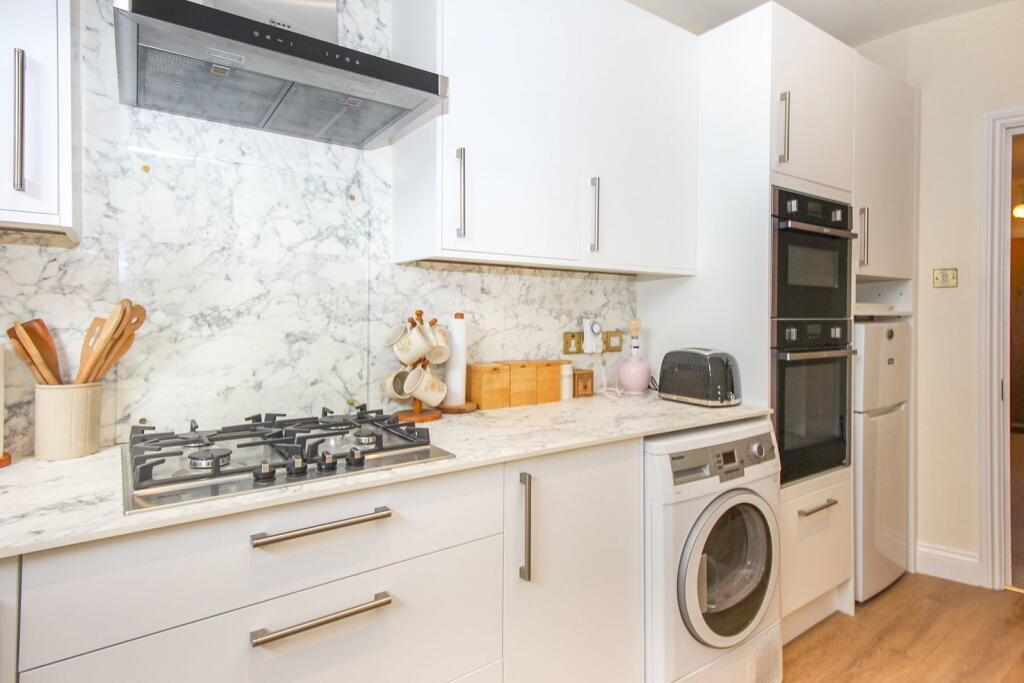 Apartment in Redhill - View 4